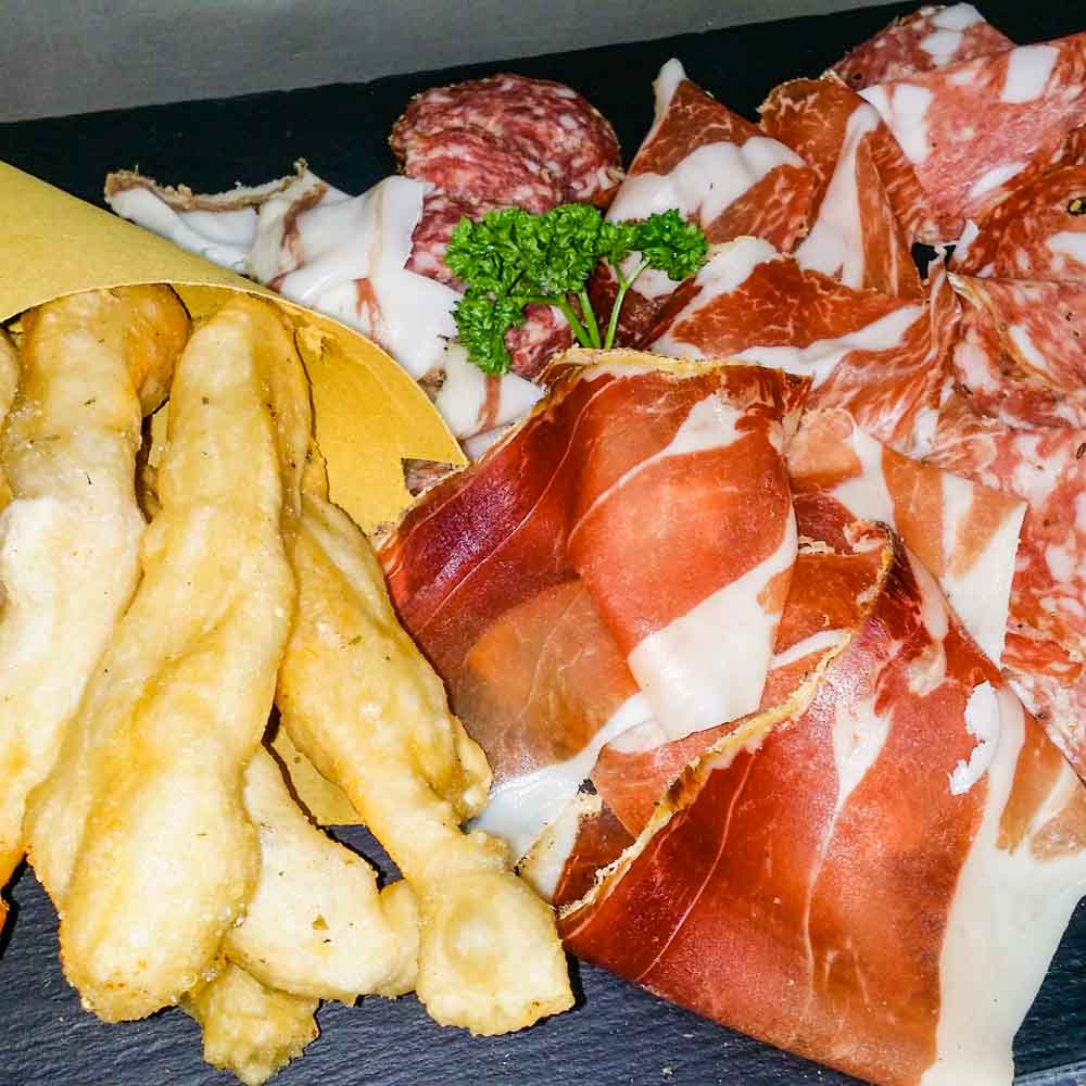 Antipasto di salumi toscani della macelleria Ceccatelli